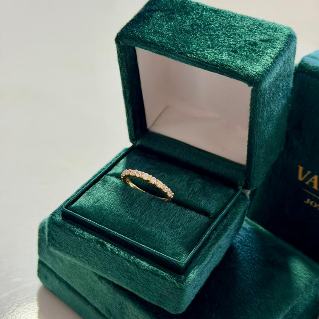 Anillo media eternidad 1.53gr/talla 5.5
